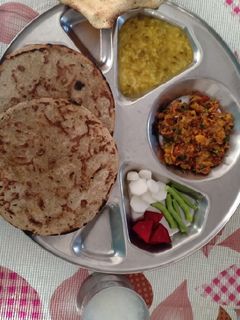 જુવાર રોટલો(jowar Rotlo Recipe in Gujarati) રેસીપી મુખ્ય ફોટો