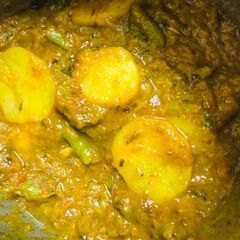 A picture of Aloo binis curry (black pepper).