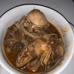 A picture of Scallions chicken pepper soup.
