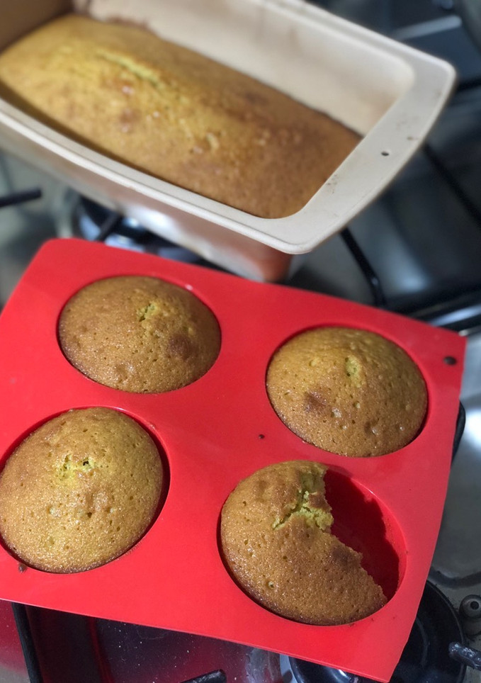 Una foto de Cake de miel y canela con crema de coco