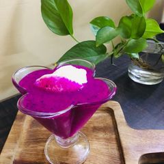A picture of Dragon fruit milkshake.