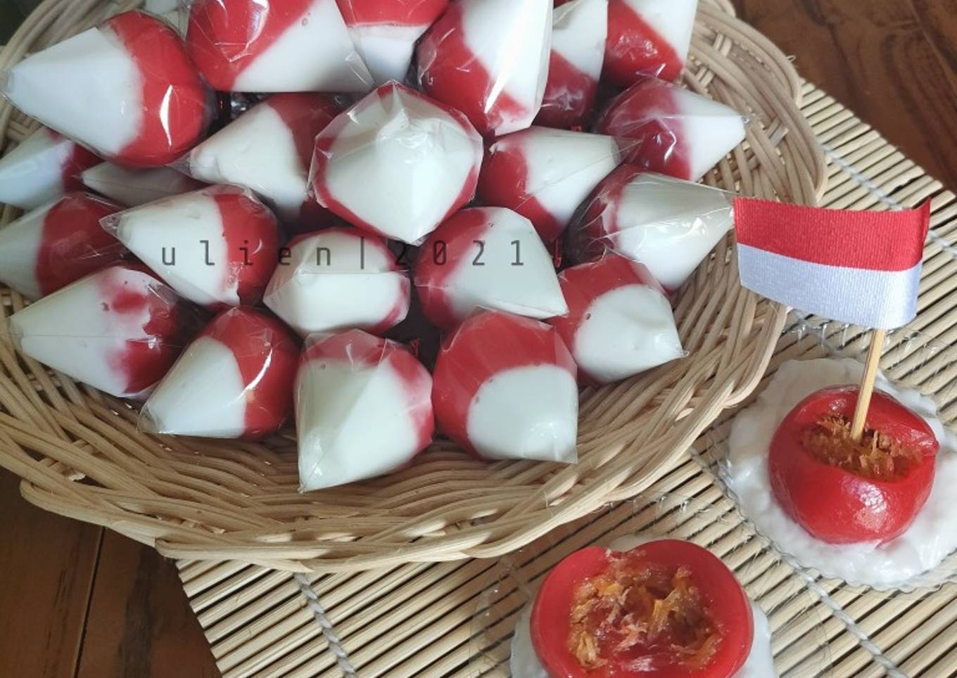 Kue bugis mandi merah putih