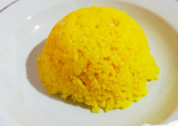 Langkah Mudah untuk Menyiapkan Nasi Kuning yang Bisa Manjain Lidah