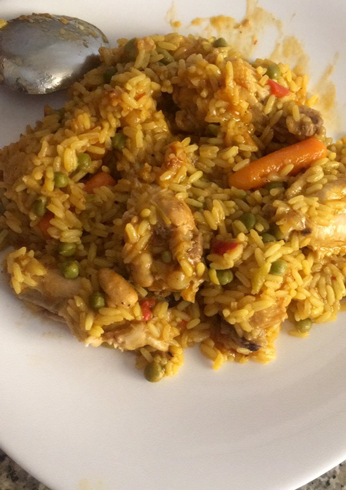 Una foto de Arroz con alas de pollo olla express