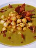 Crema de verduras con garbanzos y jamón crujientes