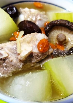 A picture of (Rice Cooker) Winter Melon and Pork Rib Soup.