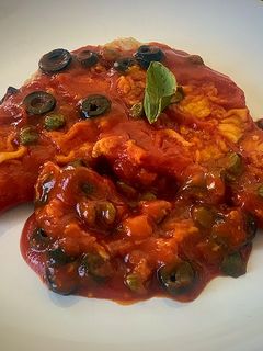 Una foto de Pescado a la griega