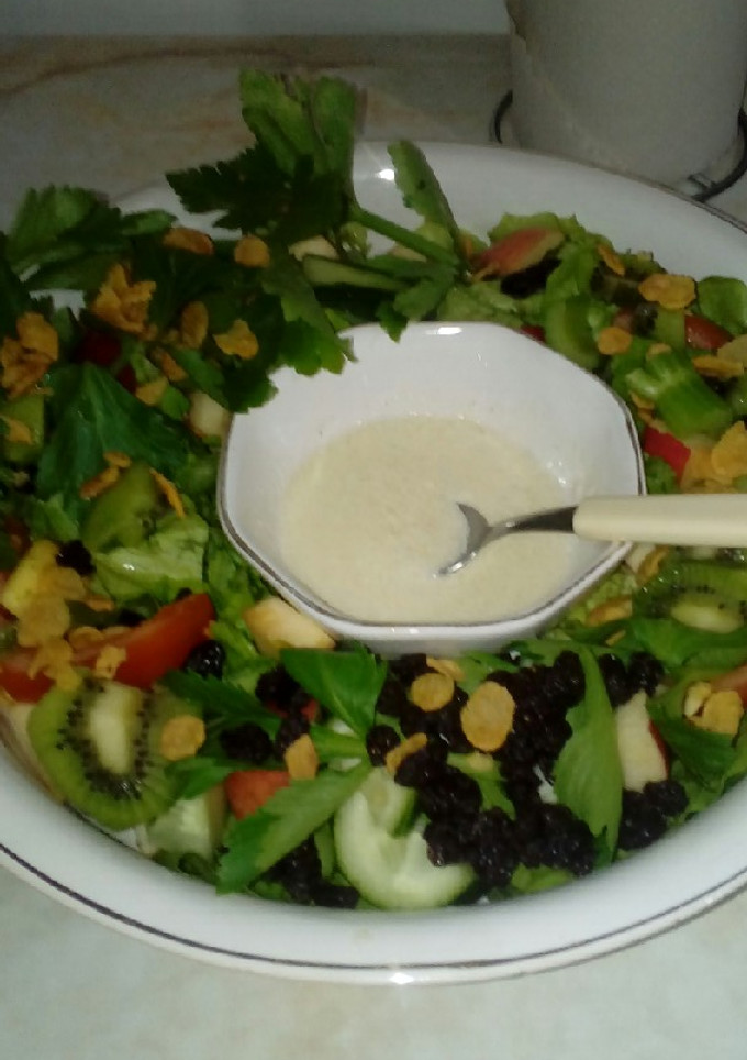 Una foto de Ensalada de apio con frutas