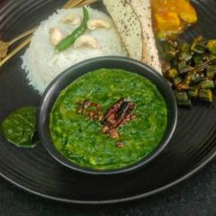 A picture of Lasooni Palak.