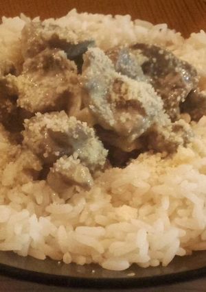 Una foto de Riñoncitos al gin con arroz