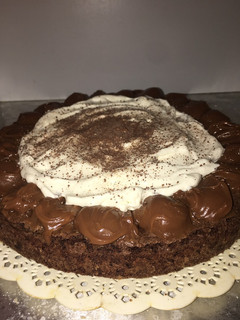 Una foto de Brownie III con dulce de leche y crema 🥰