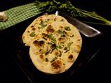 ગાર્લિક નાન (Garlic Naan Recipe In Gujarati)