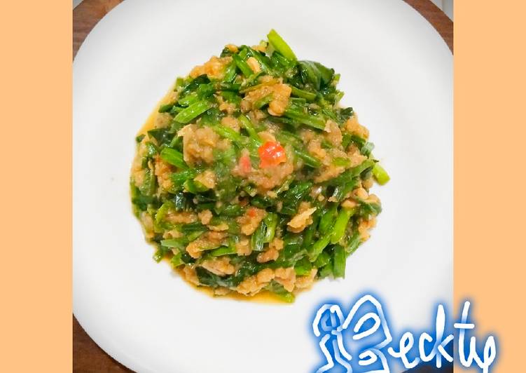 Bagaimana Menyajikan Tumis genjer oncom Mudah