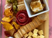 Una foto de salsa queso brie