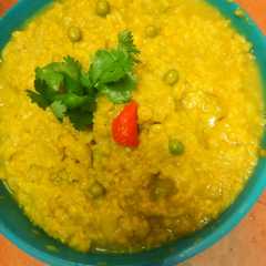 A picture of অড়হড় ডালের খিচুড়ি (Arhar dal khichdi recipe in Bengali).