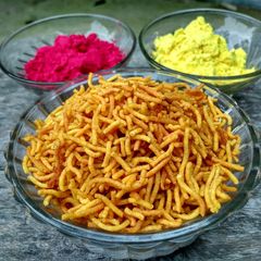 A picture of Aloo bhujiya.