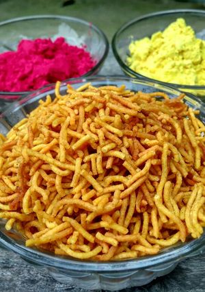 A picture of Aloo bhujiya.