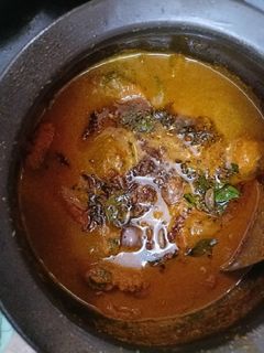பருப்பு உருண்டை குழம்பு(paruppu urundai kulambu recipe in tamil) செய்முறை முக்கிய புகைப்படம்