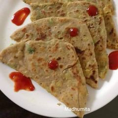 A picture of Aloo Pyaz Paratha.
