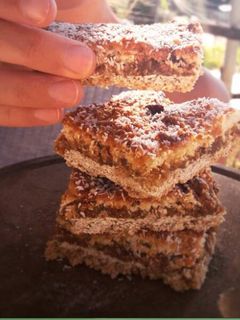 Una foto de Torta de coco con dulce de leche