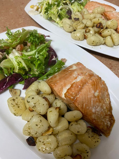 Una foto de Salmón con Ñoquis en la Air fryer