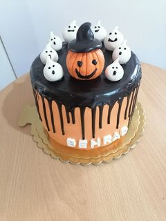 عکسی از دستور کیک با تم هالوین