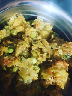 पत्तागोभी आलू मटर की सब्जी (Pattagobhi aloo matar ki sabzi recipe in hindi) रेसिपी मुख्य फोटो