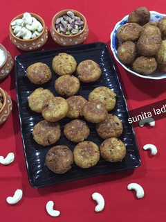 नारियल पीठा (nariyal pitha recipe in Hindi) रेसिपी मुख्य फोटो