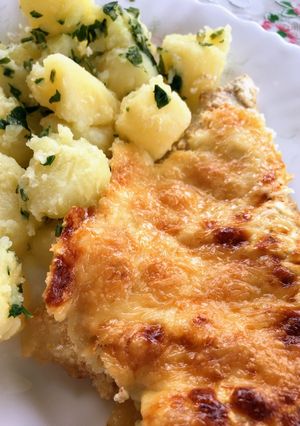 Sajtos-tejfölös csirkemell recept fotója