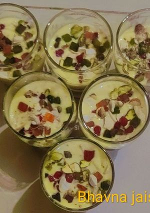 सेवई कस्टर्ड(Sewai custard recipe in Hindi) रेसिपी मुख्य फोटो