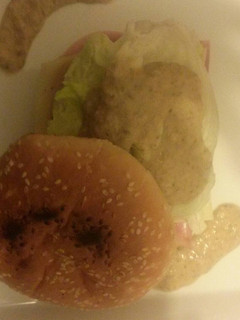 Una foto de Hamburguesa con salsa tártara