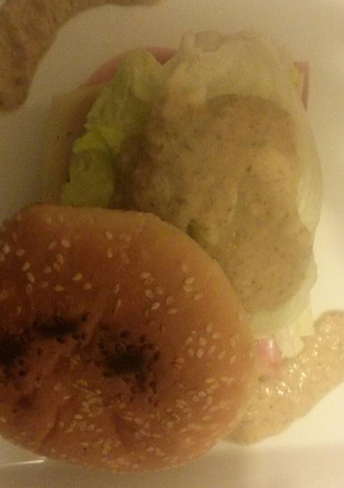 Una foto de Hamburguesa con salsa tártara