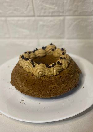 Una foto de Budín de café con frosting ☕️🥧