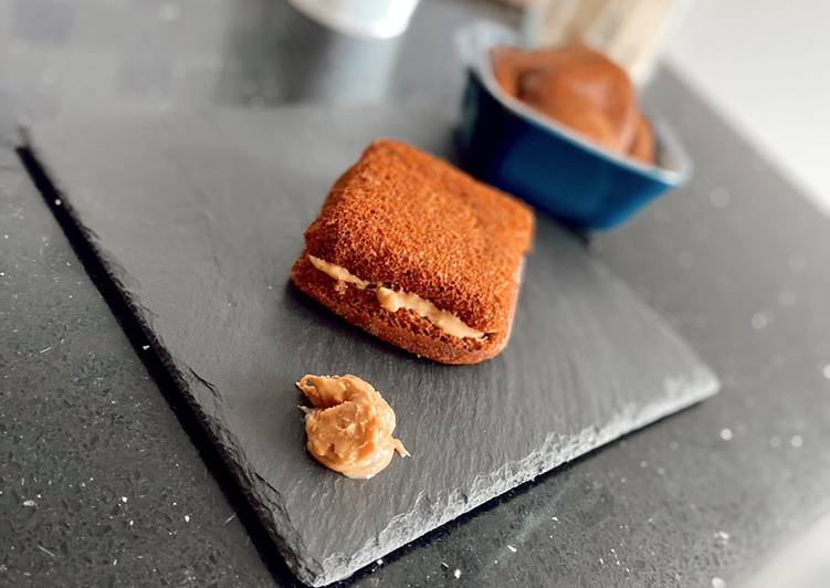 BOLO DE CHOCOLATE COM RECHEIO DE MANTEIGA DE AMENDOIM! 🍰🍫🥜