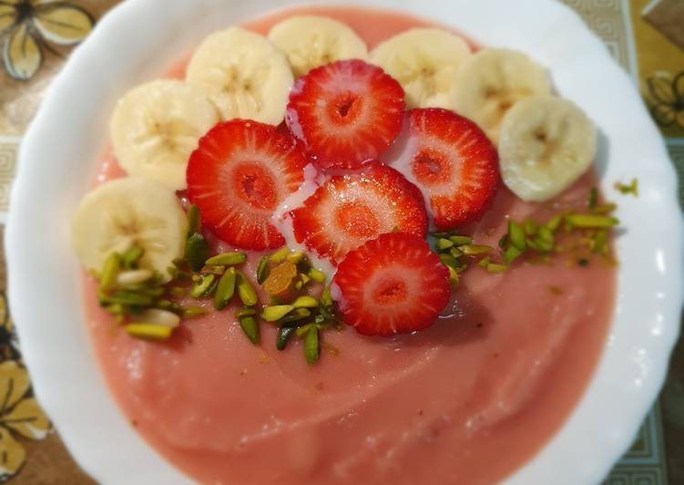 Simple Way to Prepare Homemade Pink Smoothie Bowl