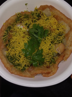 கச்சோரி சாட் (Kachori chat recipe in tamil) செய்முறை முக்கிய புகைப்படம்