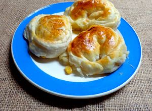 Una foto de Empanadas divertidas de jamón, queso y otras cositas😉