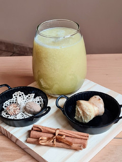 Una foto de Licuado especiado de manzana y pepino 🍎🥒 Smoothie antioxidante, antinflamatorio