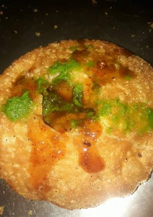 A picture of Raj kachori.