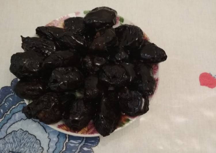 Чернослив с грецким орехом тушёный в вине пошаговый