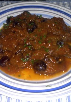 Una foto de Lengua de res guisada