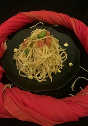हक्का नूडल्स वेजिटेबल्स (Hakka noodles vegetables recipe in hindi) रेसिपी मुख्य फोटो