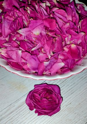 O poză a rețetei Dulceață de trandafiri roz.