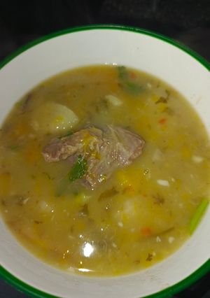 Una foto de Sopa de costillas 😋🤤😋