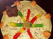 Una foto de gomitas con chocolate