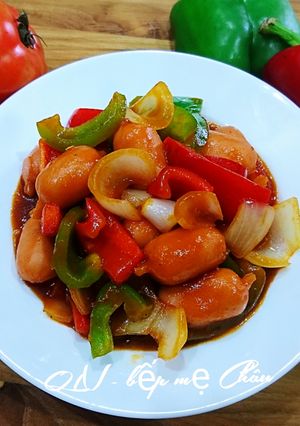Hình của món Xúc xích xào ớt chuông.
