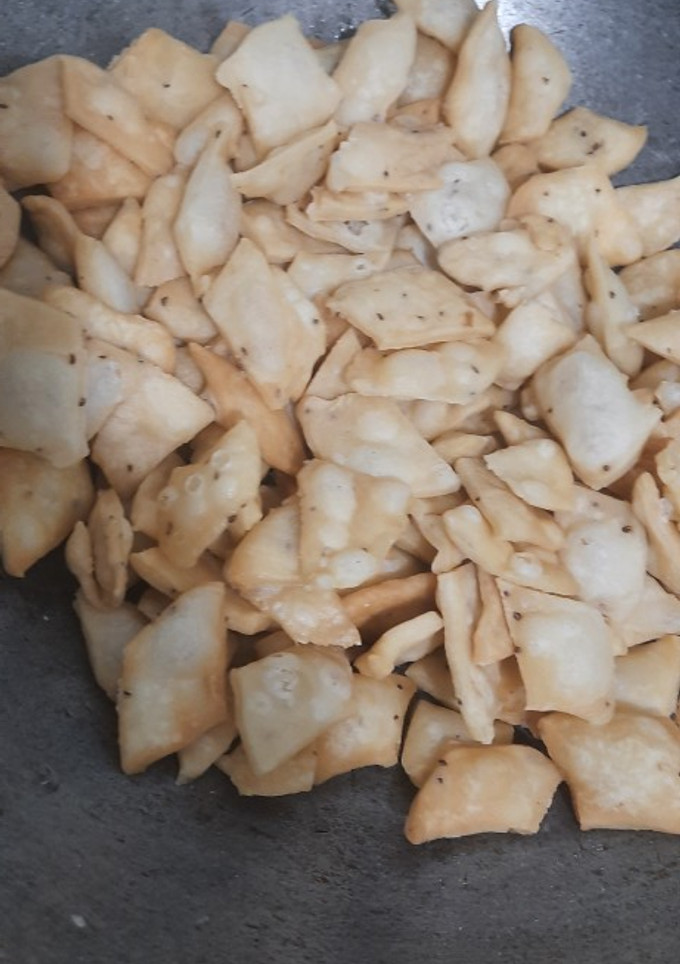 नमक पारे (Namakpare recipe in hindi) रेसिपी मुख्य फोटो
