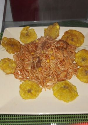 Una foto de Espaguetis al estilo dominicano😎🍽