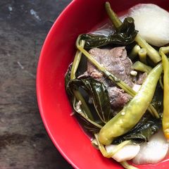 A picture of Sinigang na baboy sa sampalok (porridge with tamarind).