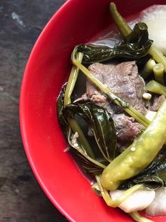 A picture of Sinigang na baboy sa sampalok (porridge with tamarind).